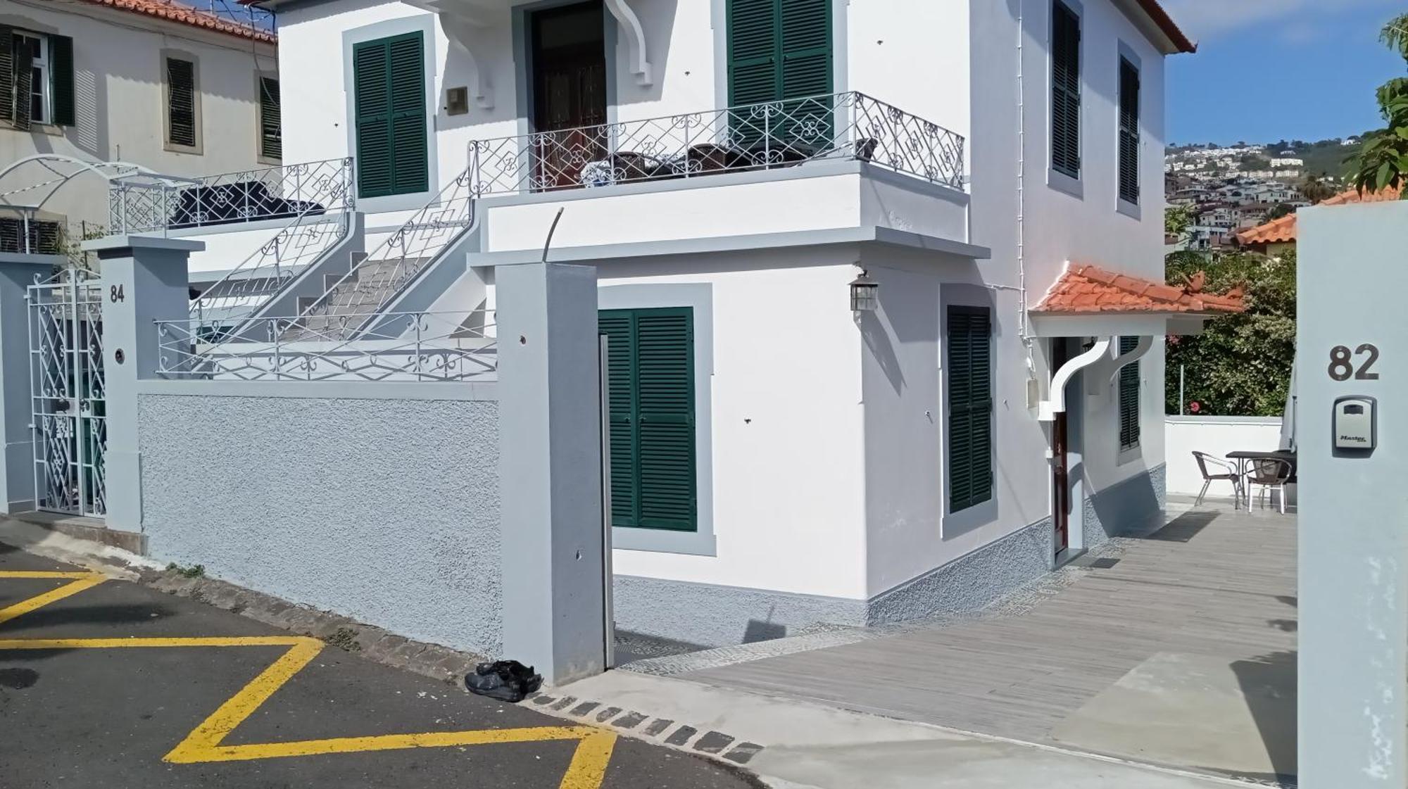 Bus Stop House 82 푼샬 외부 사진